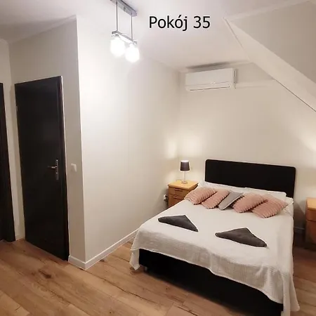 Pod Debem فندق مبيت وإفطار