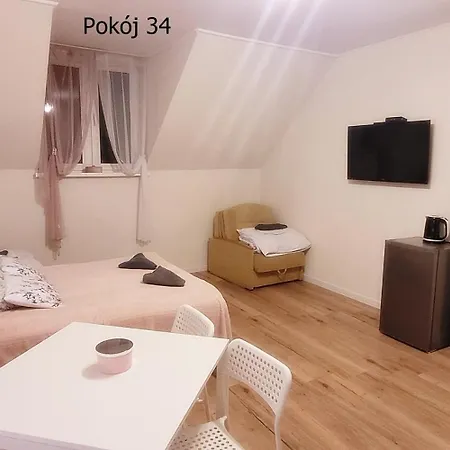Pod Dębem Nocleg ze śniadaniem *