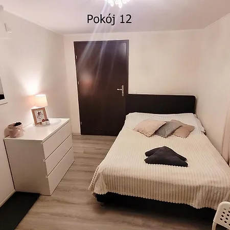 Pod Dębem Nocleg ze śniadaniem *