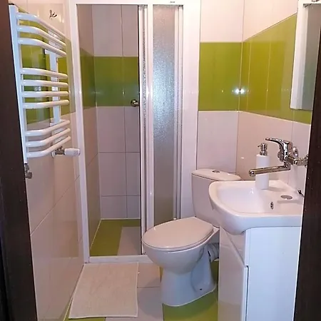 Pod Debem 3*