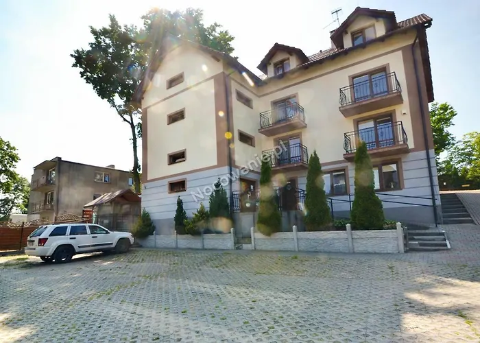 Pod Dębem Nocleg ze śniadaniem 3*