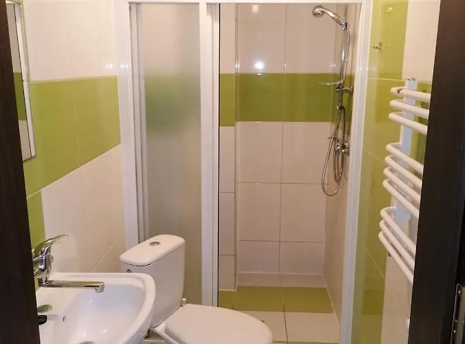 Pod Dębem Nocleg ze śniadaniem 3*